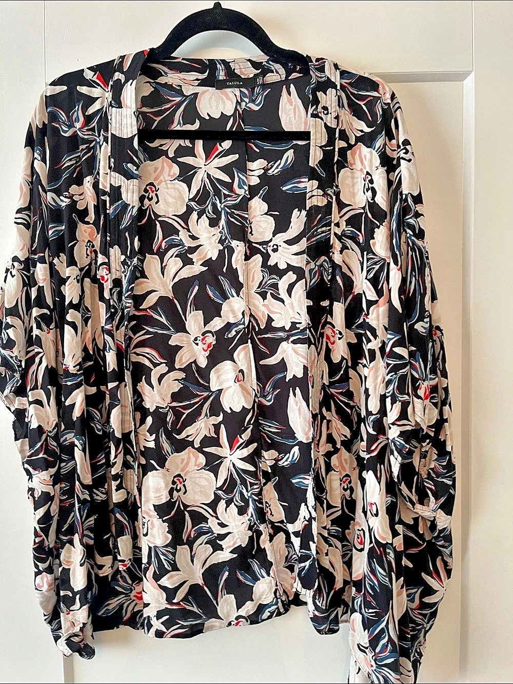 Talula Floral kimono style open Blouse in Black & Pink Size S/M Like New